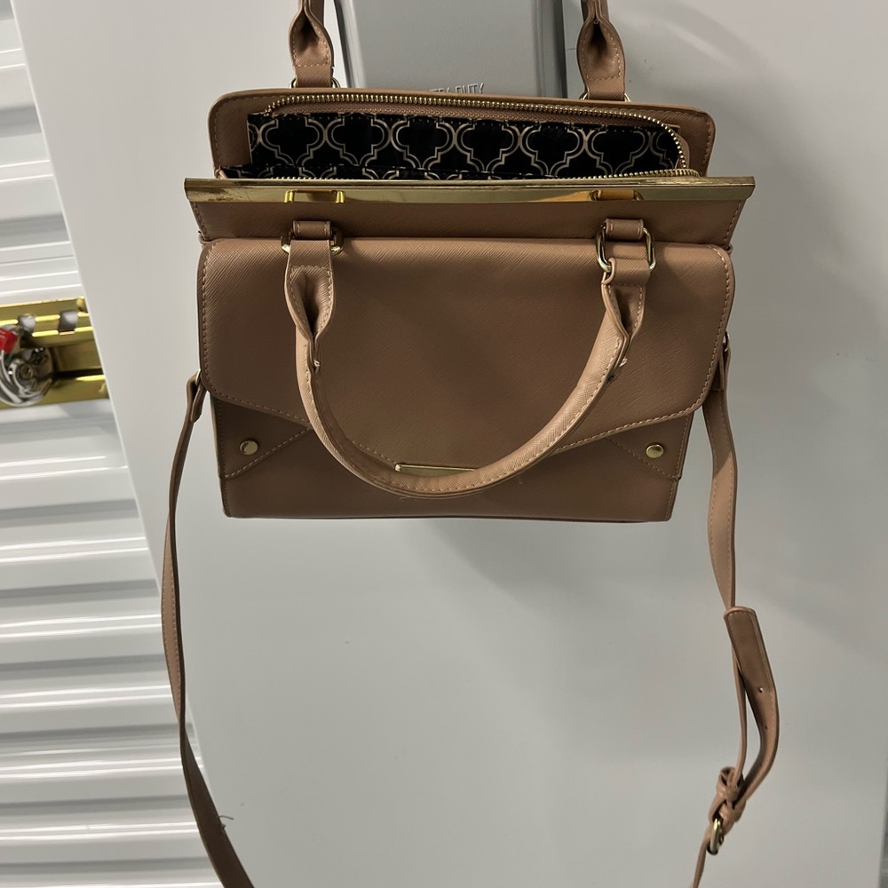 Elegant Tan Leather Handbag